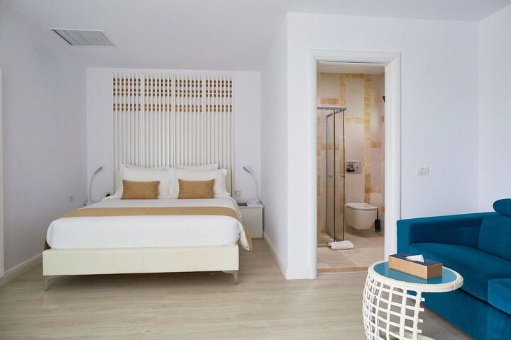 Room 43 of 60