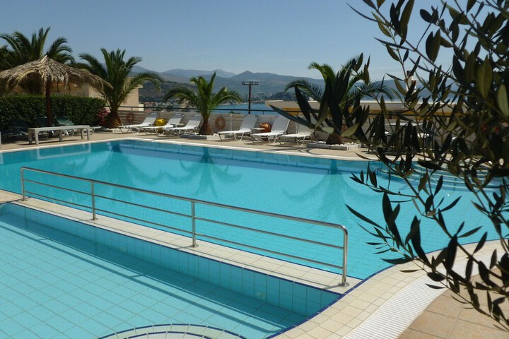 Pool 28 of 40