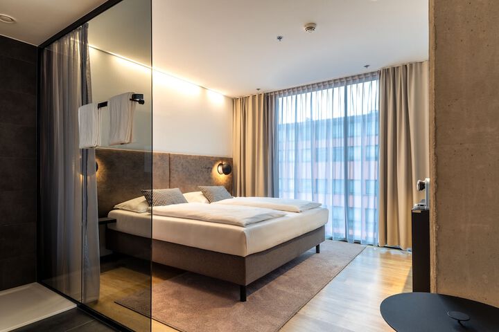 Room 21 of 111