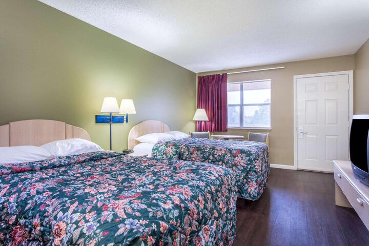 2 Double Beds (4 of 9)