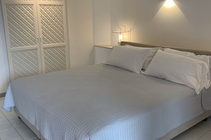 Room 10 of 99
