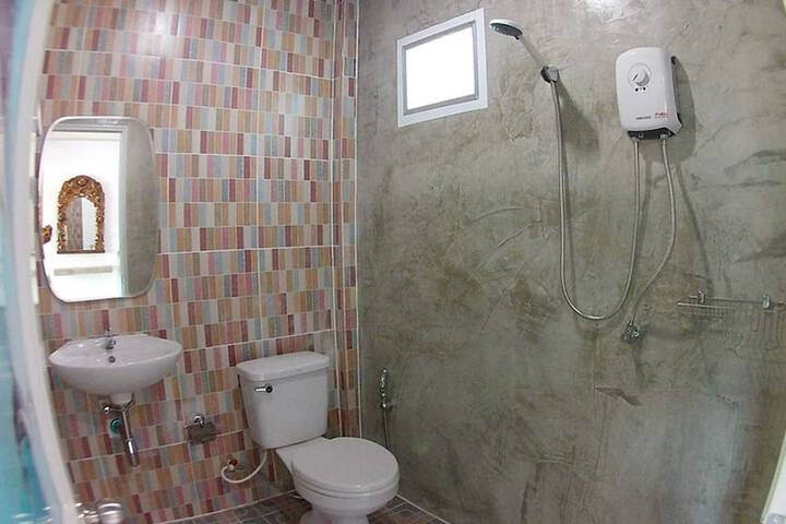 Room 13 of 18