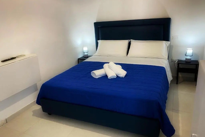 Room 5 of 17