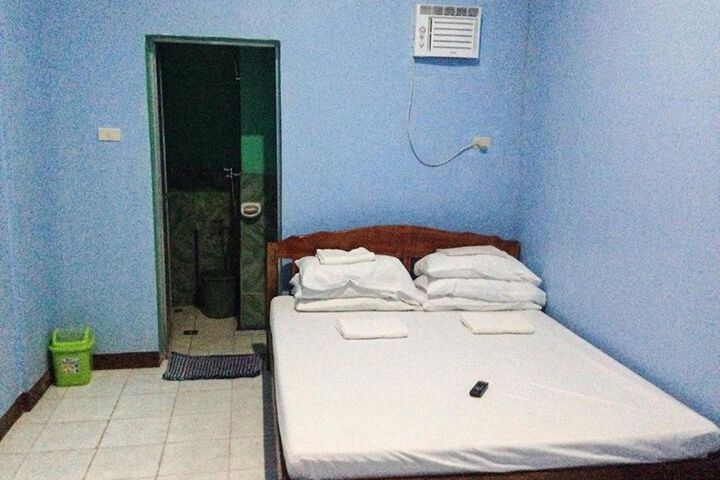 Room 11 of 18
