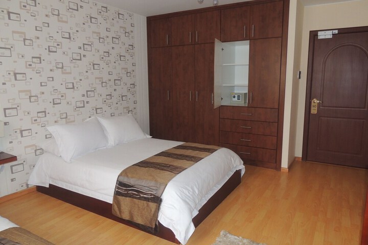 Room 4 of 6