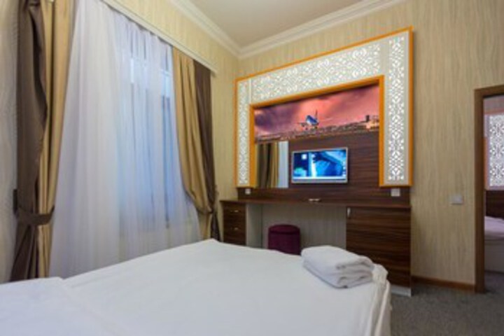 Room 11 of 48