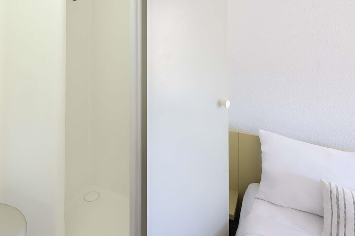 Room 10 of 34
