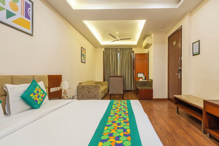 Room 6 of 42