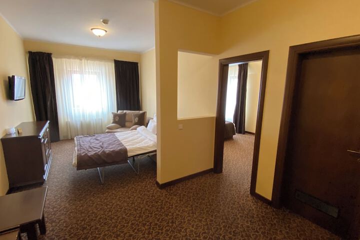 Room 11 of 74