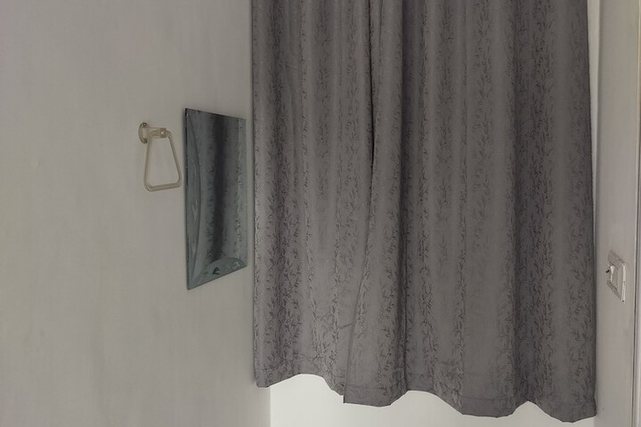 Room 11 of 28