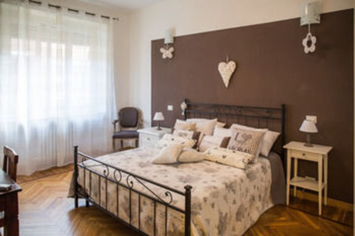 Room 4 of 9