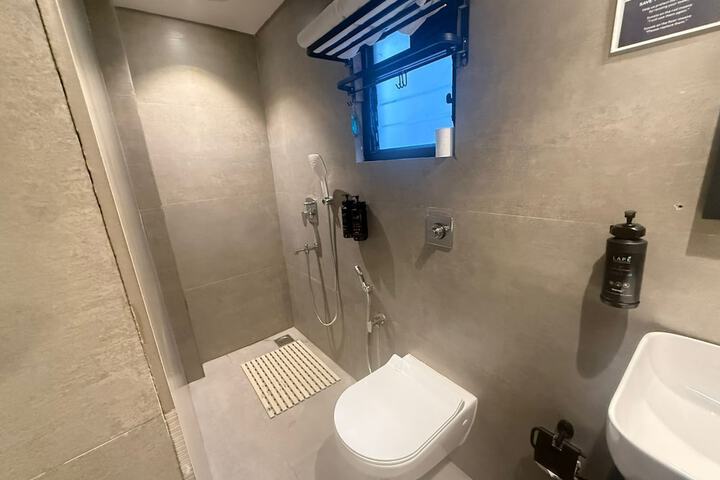 Room 10 of 13