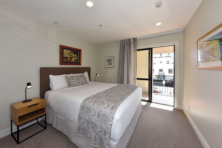 Room 28 of 141
