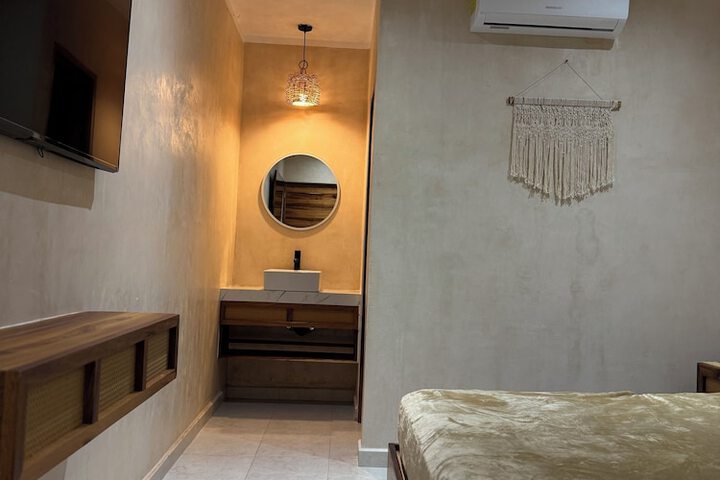 Room 2 of 28