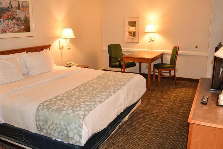 1 King Bed (3 of 9)