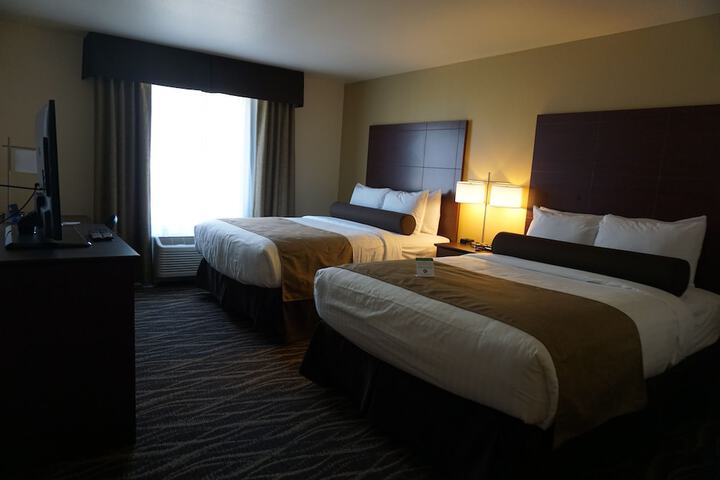 Quadruple Guest Room Queen Bed (7 of 14)