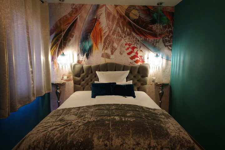 Room 4 of 107