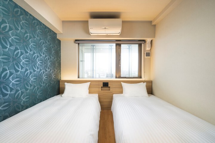 Room 18 of 138