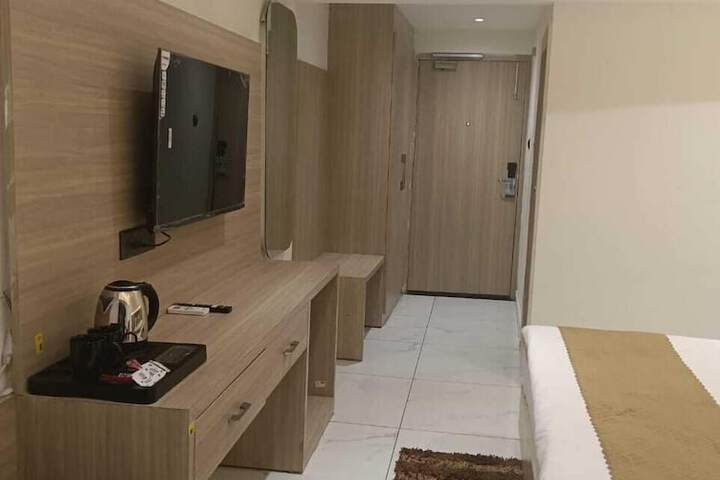 Room 9 of 15