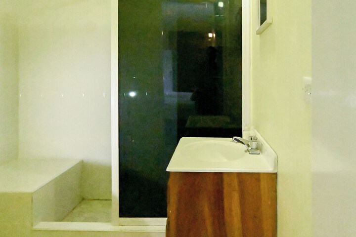 Room 9 of 30