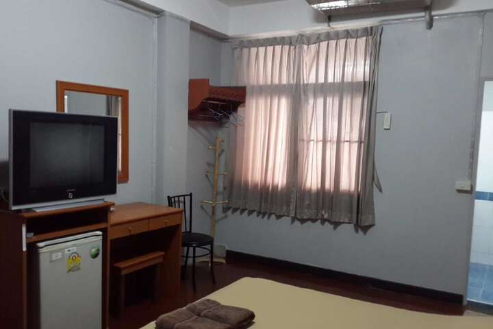 Room 21 of 37