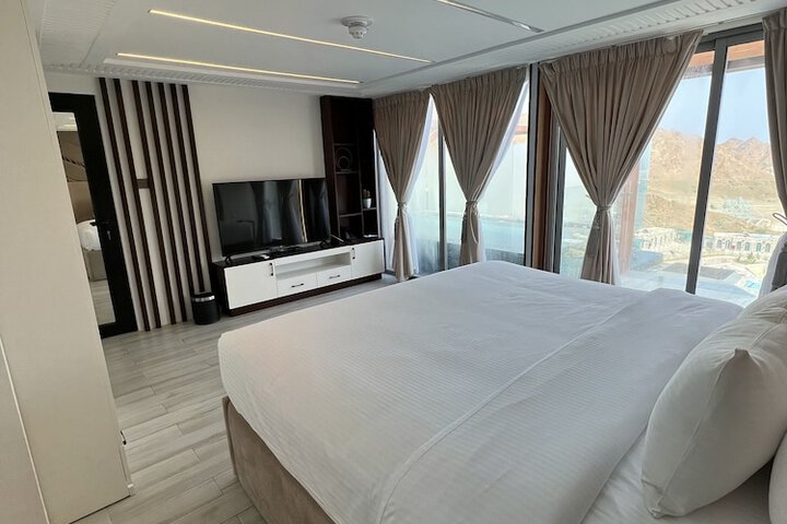 Room 5 of 79