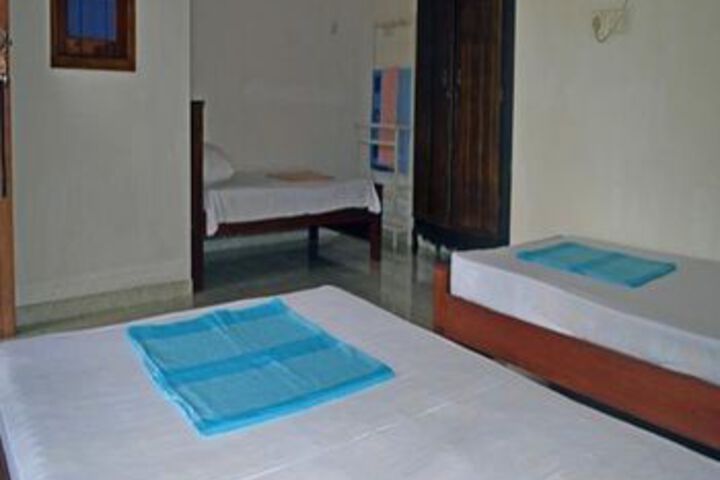 Room 12 of 16