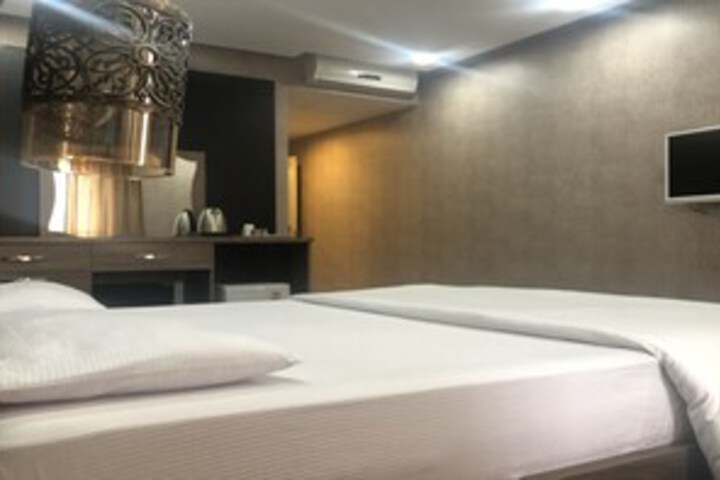 Room 11 of 27
