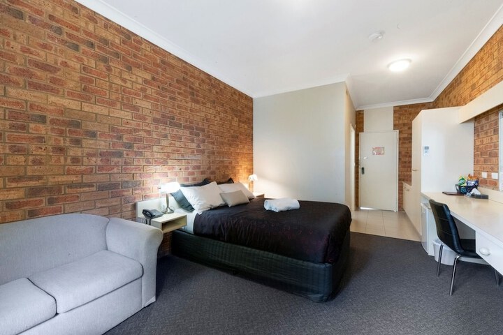 Room 10 of 21