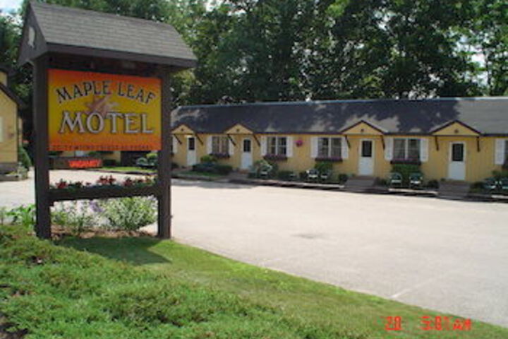 Exterior of Maple Leaf Motel