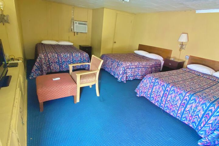 Room 11 of 38