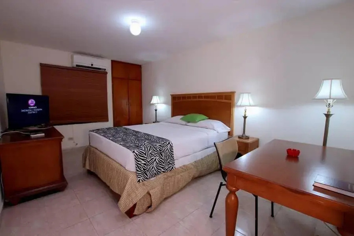 Room 4 of 16