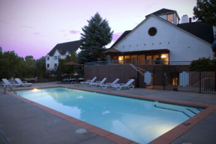 Pool 10 of 18