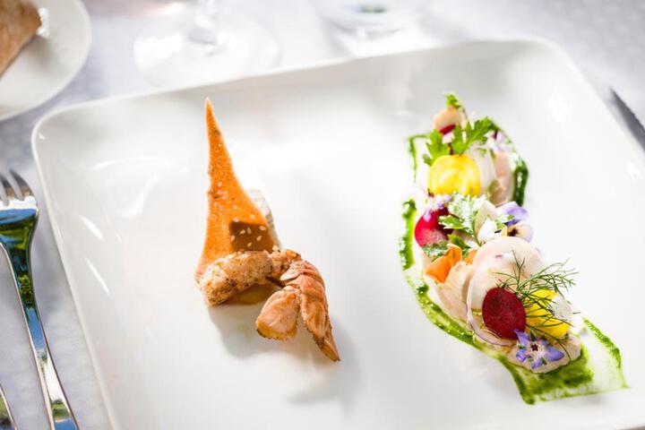 Dining 62 of 163