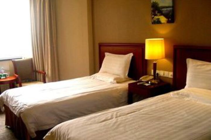 Room 13 of 22