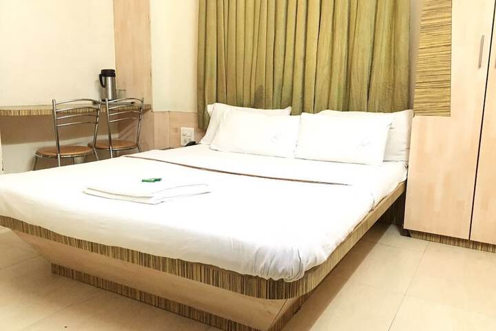 Room 8 of 16