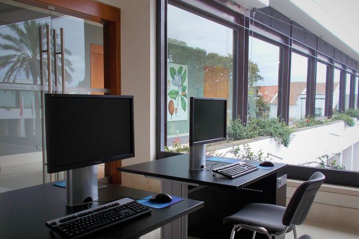 Business Center 100 of 126