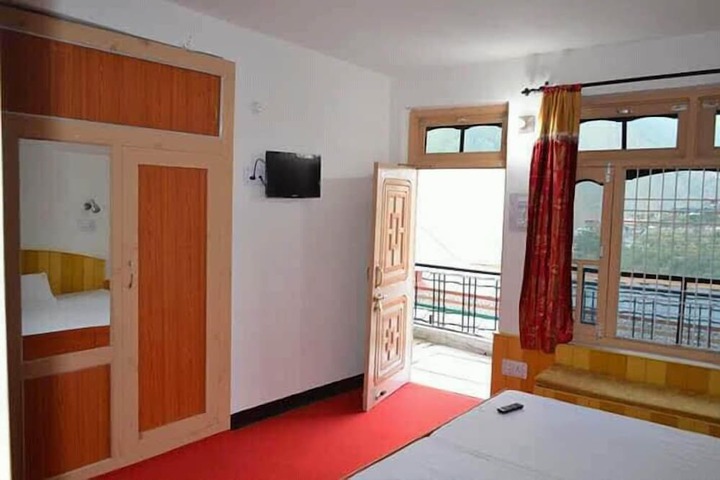 Room 4 of 13