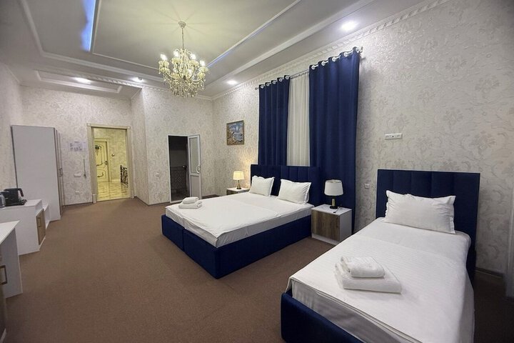 Room 18 of 107