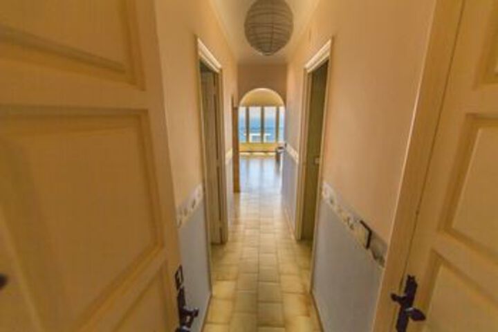 Ballroom/Hall 10 of 27