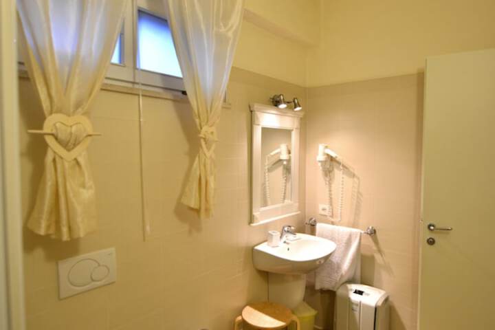 Room 6 of 60