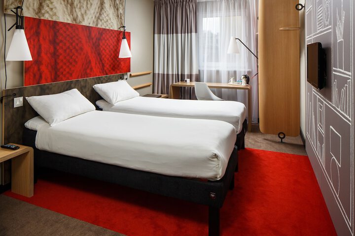 Room 3 of 48