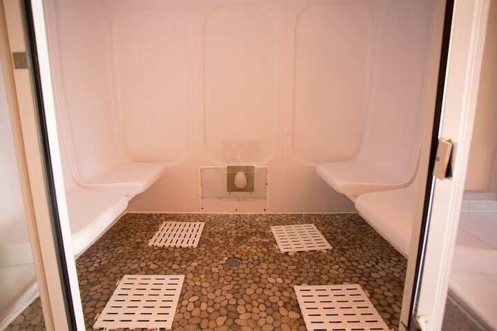 Room 10 of 31