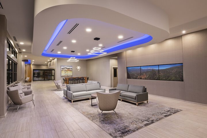 Lobby lounge