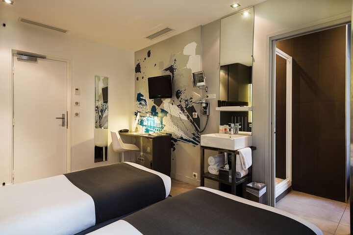 Room 6 of 32