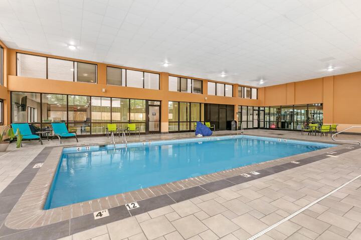 Pool Hotel