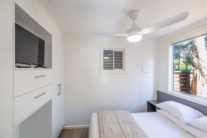 Room 5 of 109