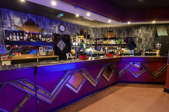 Lounge 82 of 92