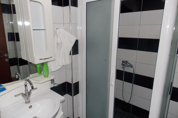 Room 27 of 135
