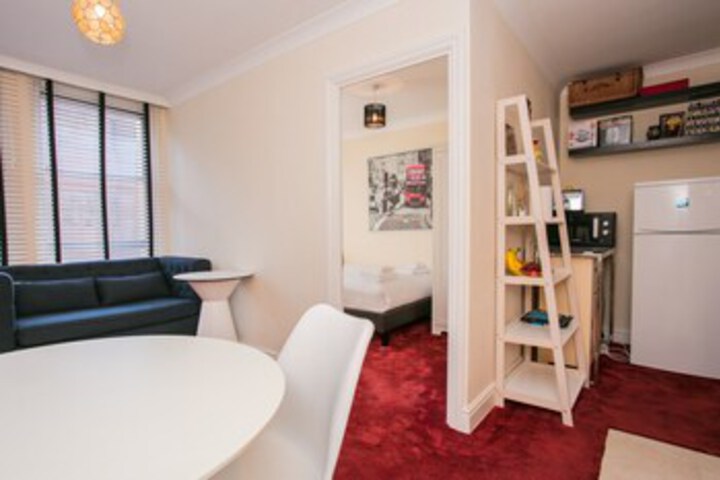 Room 9 of 17